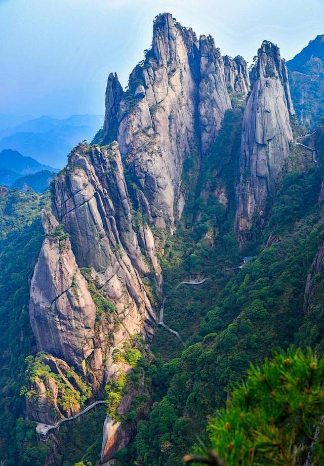 作为道教名山三清山以自然山岳风光称绝以道教人文景观为特色经历了14