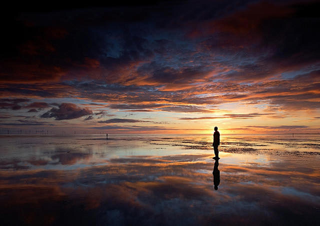 浮华里满满的绝望