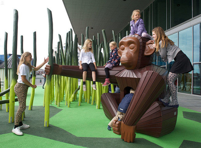丹麦monstrum工作室是一个专门设计儿童户外游乐设施的团队,他们