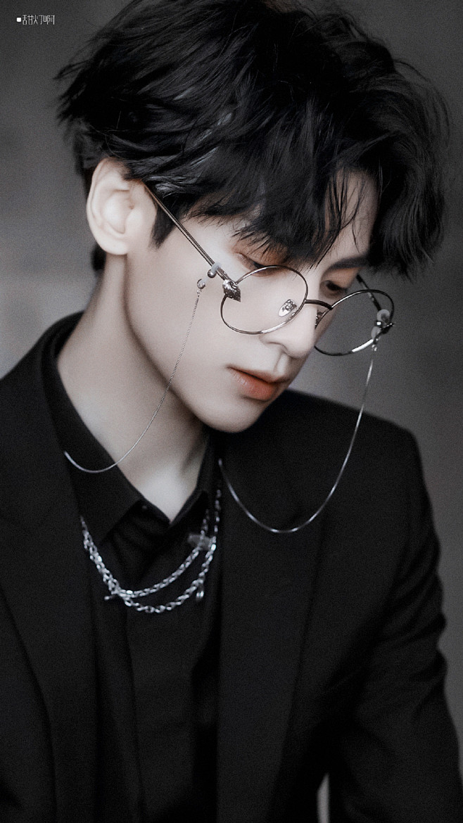 偏执病娇罗云熙复古银边眼镜来自甜灯啊微博