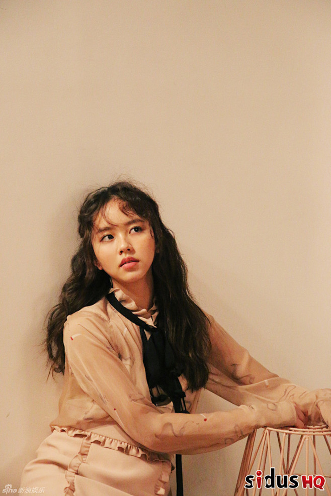 组图韩星金所炫演绎轻熟性感蓬乱卷发小迷离韩国演员金所炫最新写真