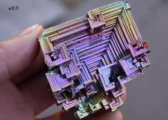 批发大尺寸高质量铋晶体彩色金属晶体元素矿物收藏礼品1kg淘宝网