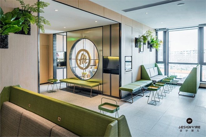 4餐厅入口处等候区jpg