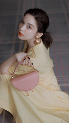 白GEGE采集到美人-红颜