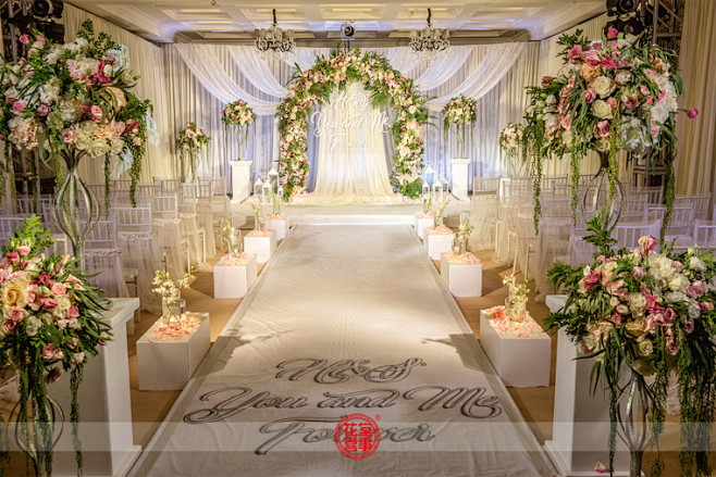 简约浪漫婚礼路引通道