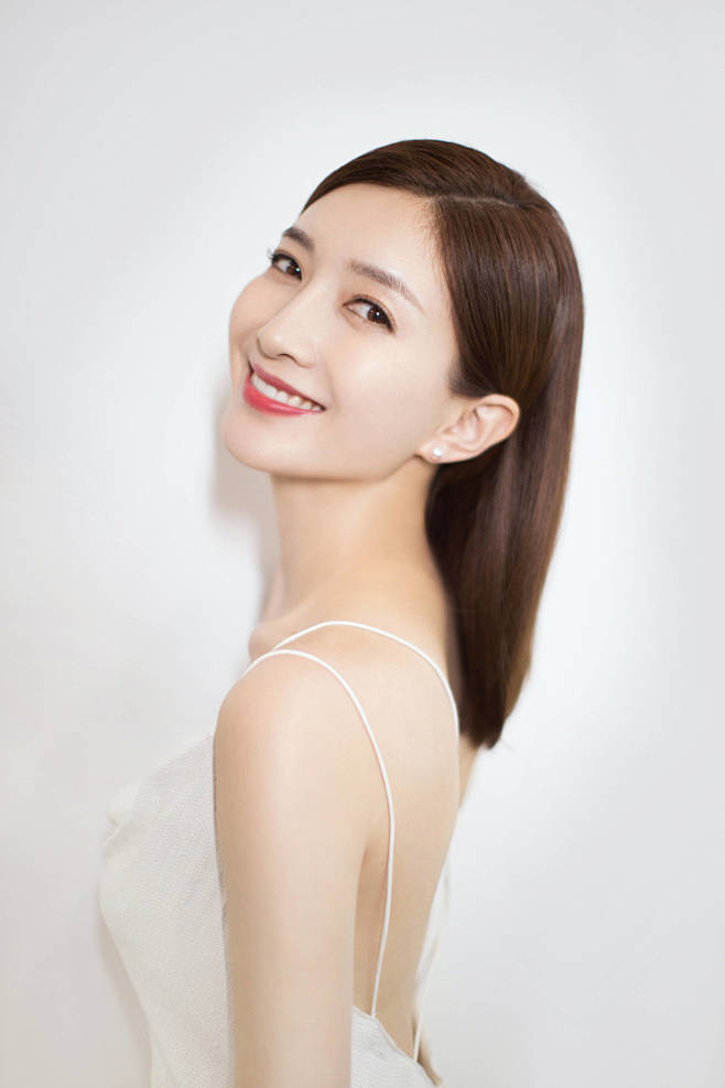 不懂夜の嘿从em实验室玩咖转采于2020-10-28 17:51:11江疏影人物模特