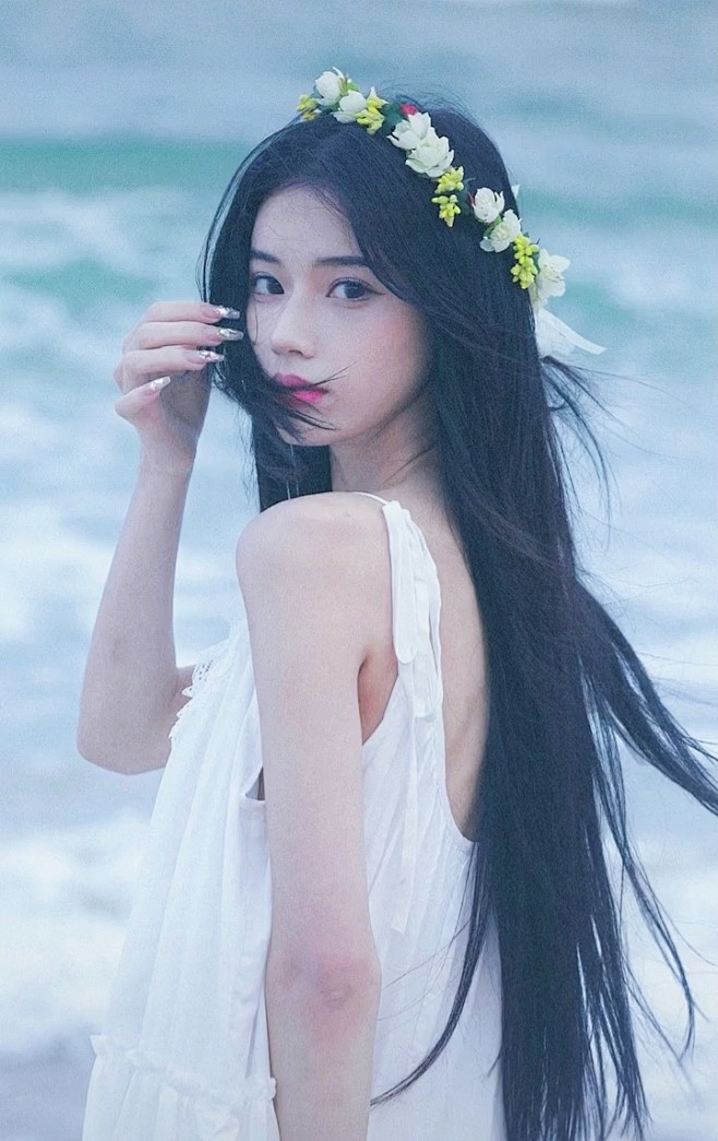 抖音何丹彤美女壁纸纯欲