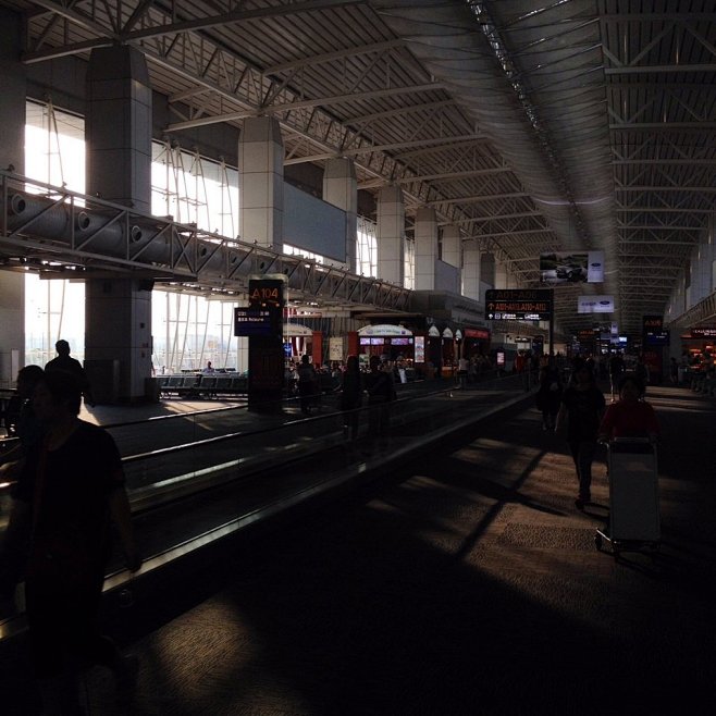 16号,乘坐斯里兰卡航空公司UL883航班从广州