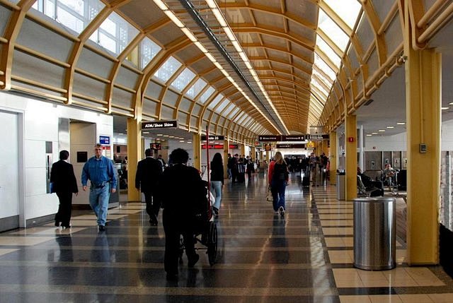 经过2小时飞行,抵达华盛顿里根国家机场.但在