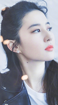 洛云汐采集到美女明星~写真代言