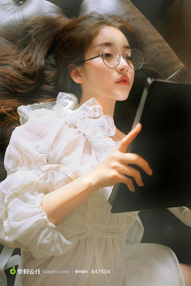 唯美小清新眼镜美女图片
