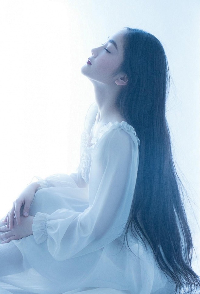 你仰头的侧颜整个画面都静了