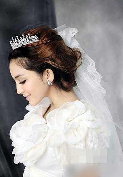 2013韩式婚纱照新娘发型 唯美发型衬托...