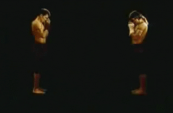 贾# (#tony jaa#)演示#古泰拳# (#muay boran#)的技巧.