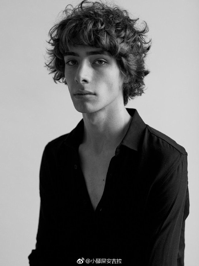 发个dmc5相关的在找v的参考资料顺便去搜了下他的脸模小哥owenhamze