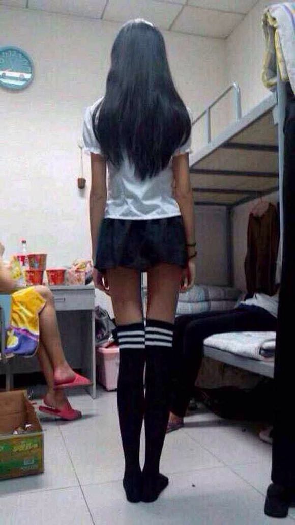 猛然发现我表妹的身材好好啊,身高176_股下三