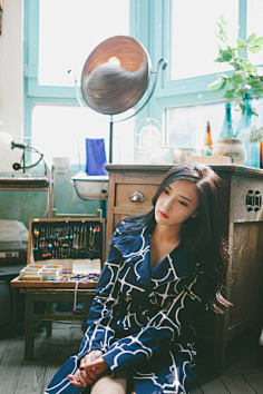 简三三采集到女子|倾城
