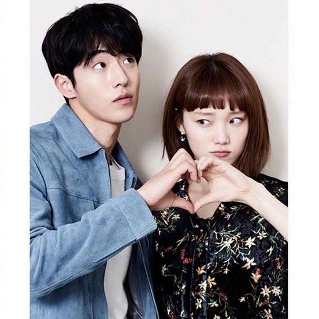 组图南柱赫李圣经公布恋情后甜蜜拍片配一脸南柱赫李圣经合体拍片超甜