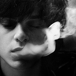 男生抽烟欧美风格头像图片