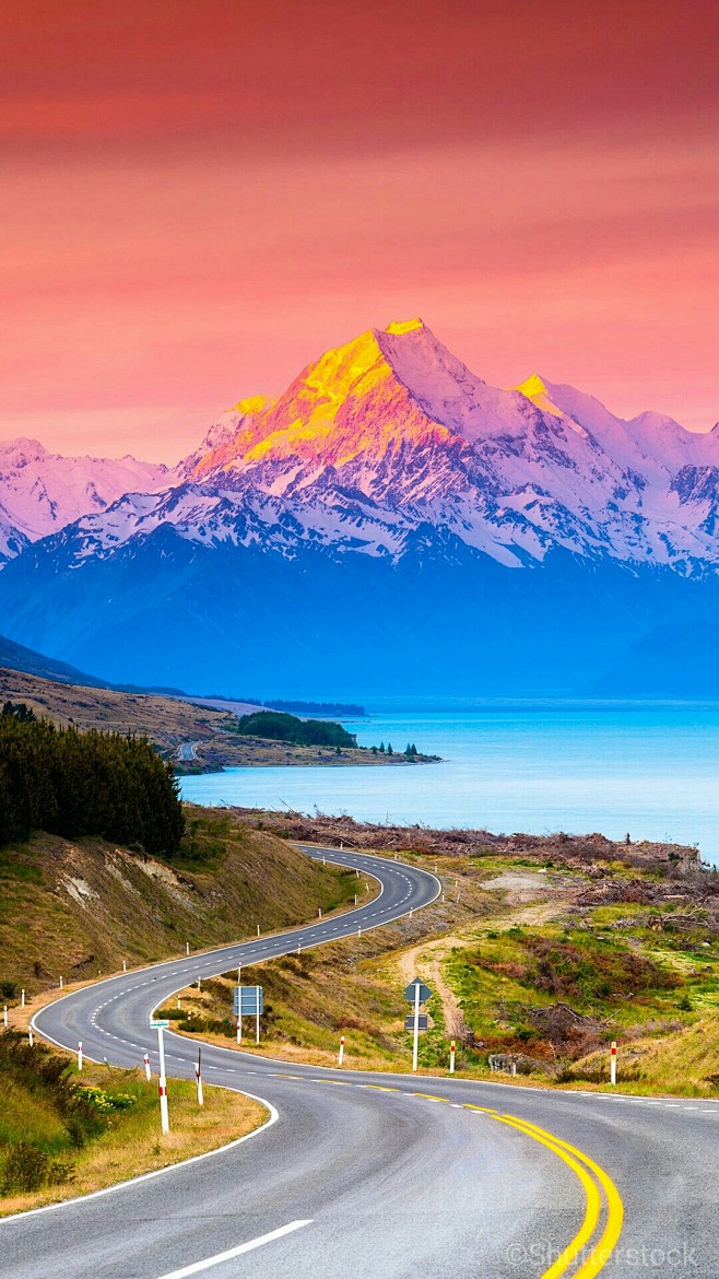 新西兰雄壮的冰河,美丽的峡湾,辽阔的平原,不断吸引世界级的电影人去