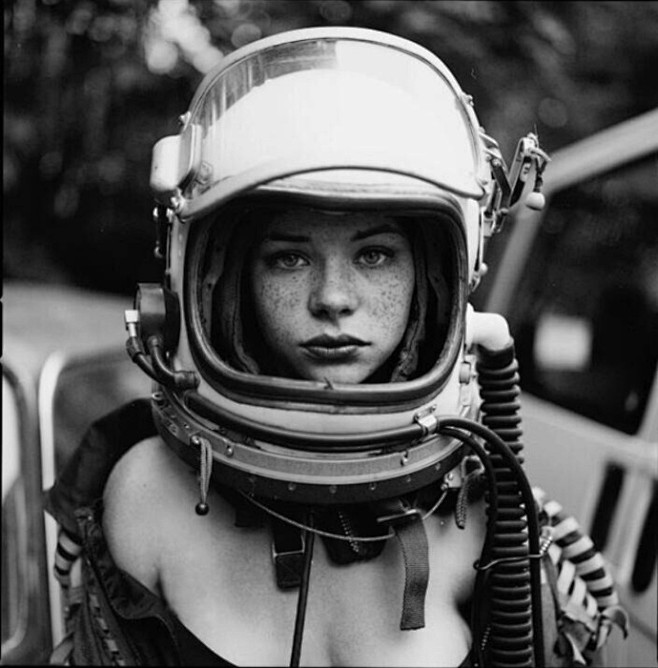 Wiktor Ffanko,1983年出生于波兰,担任语言学老