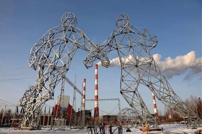 玩转世界杯,俄罗斯人居然连电力铁塔都不放过