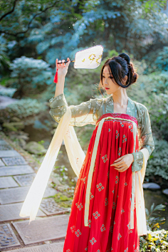 SIGENG采集到红袖添香,你如她