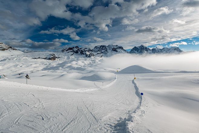 09:48:16遠景雪山雪地冰 雪山養只狗取名叫貓貓同採自500px