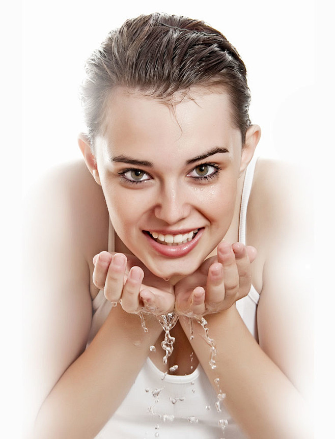 于2017-08-07 21:49:39洗脸的美女摄影图片洗脸图梁xiaoting同采自www