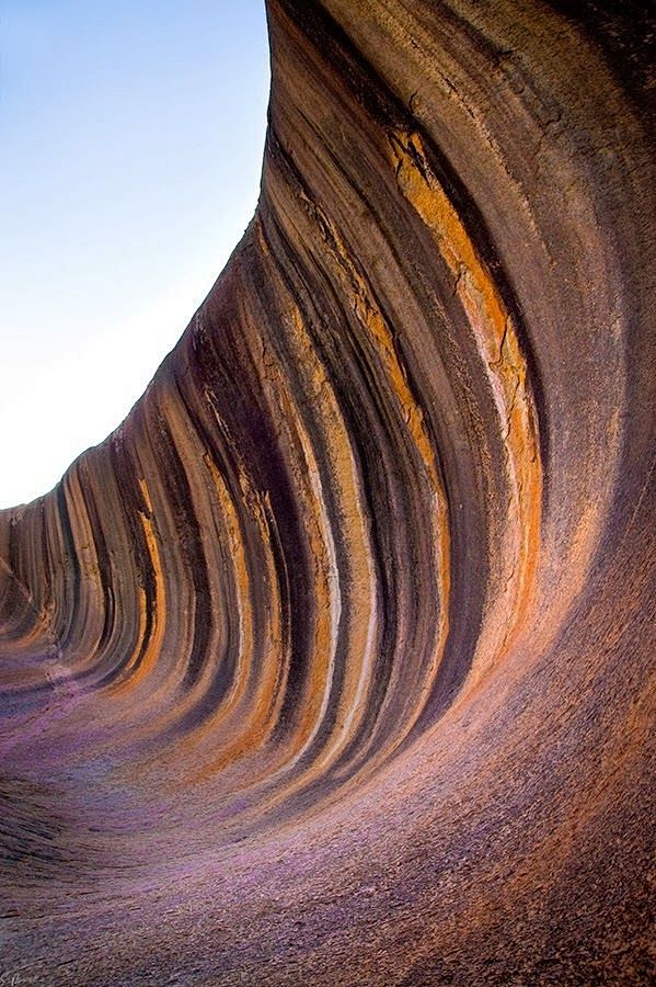 波浪岩是一个天然岩石形成位于东部的海登在西澳大利亚的小镇