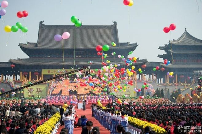 槐树文化园的工作人员介绍,洪洞是全球华人共