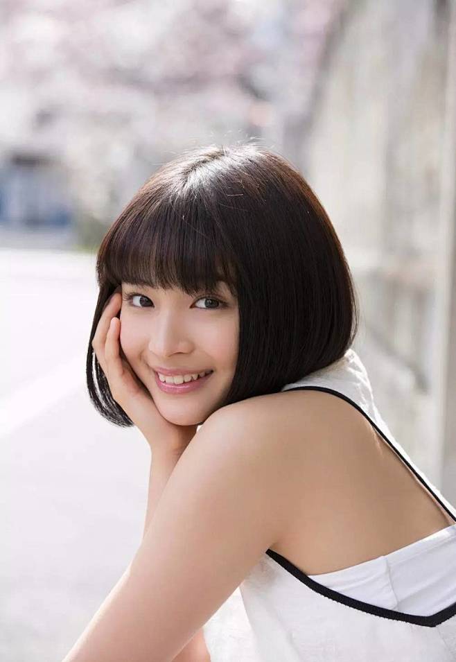 潘小寳(^_^)从airena转采于2018-03-22 15:27:20広瀬 すず(1000×1452