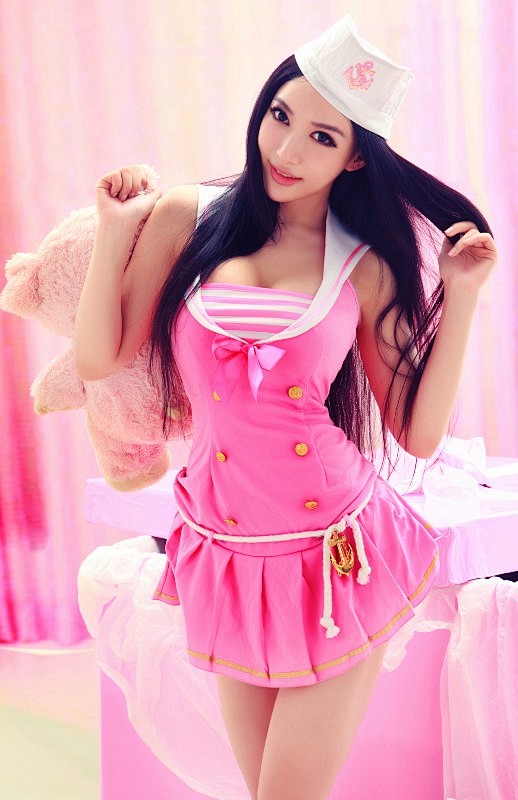 游戏宅男最后的福利?张婉悠性感兔女郎写真